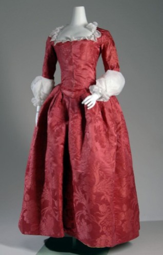 I absolutely love this red silk damask gown. This one is a later one, probably 1780s and I think it is a round gown that does not have a separate petticoat